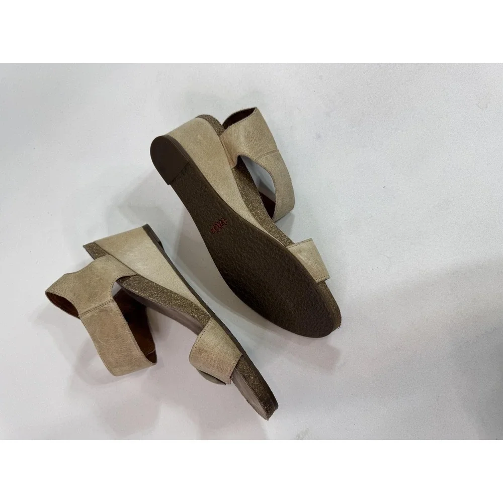 Taos Sandals Shoes Womens Size 10 Beige Leather Wedge Big Button Strap Comfort